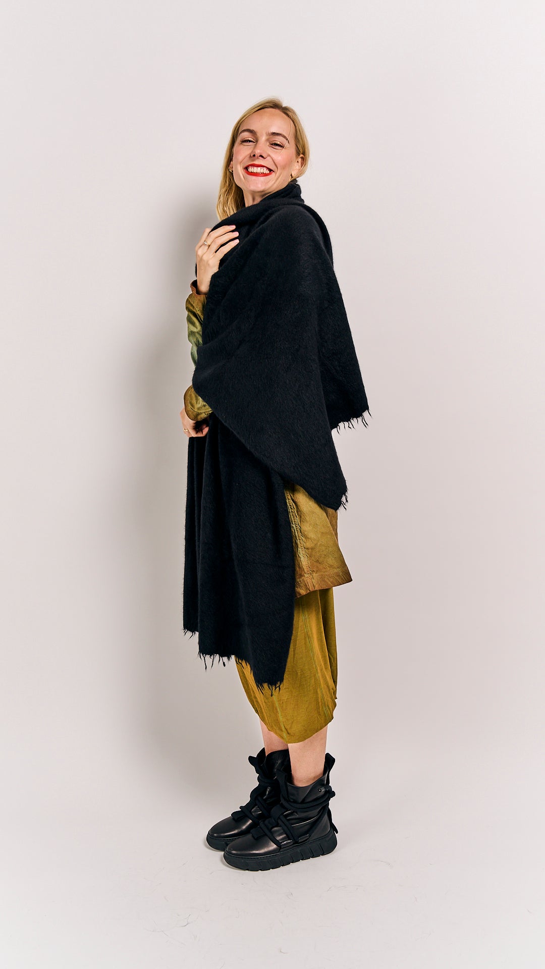 Rundholz DIP Fox Shawl Black