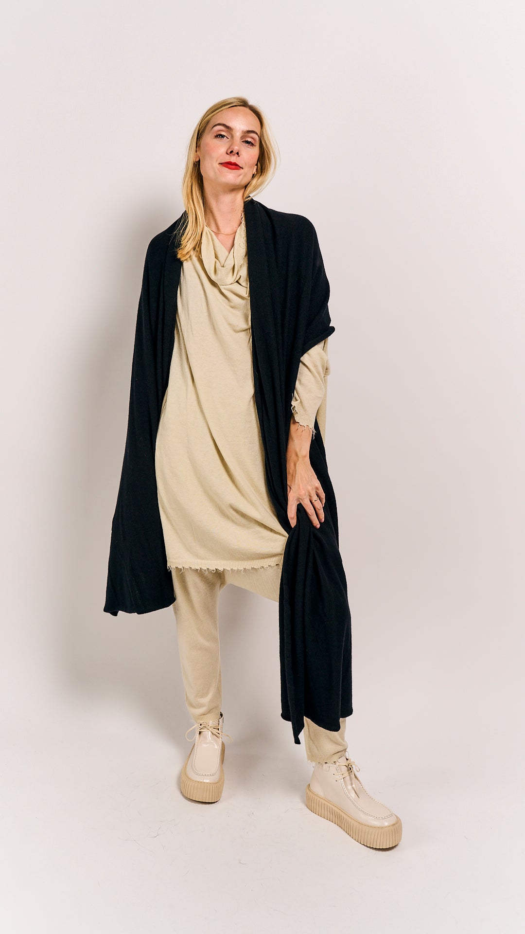 Rundholz Mainline Shawl Black