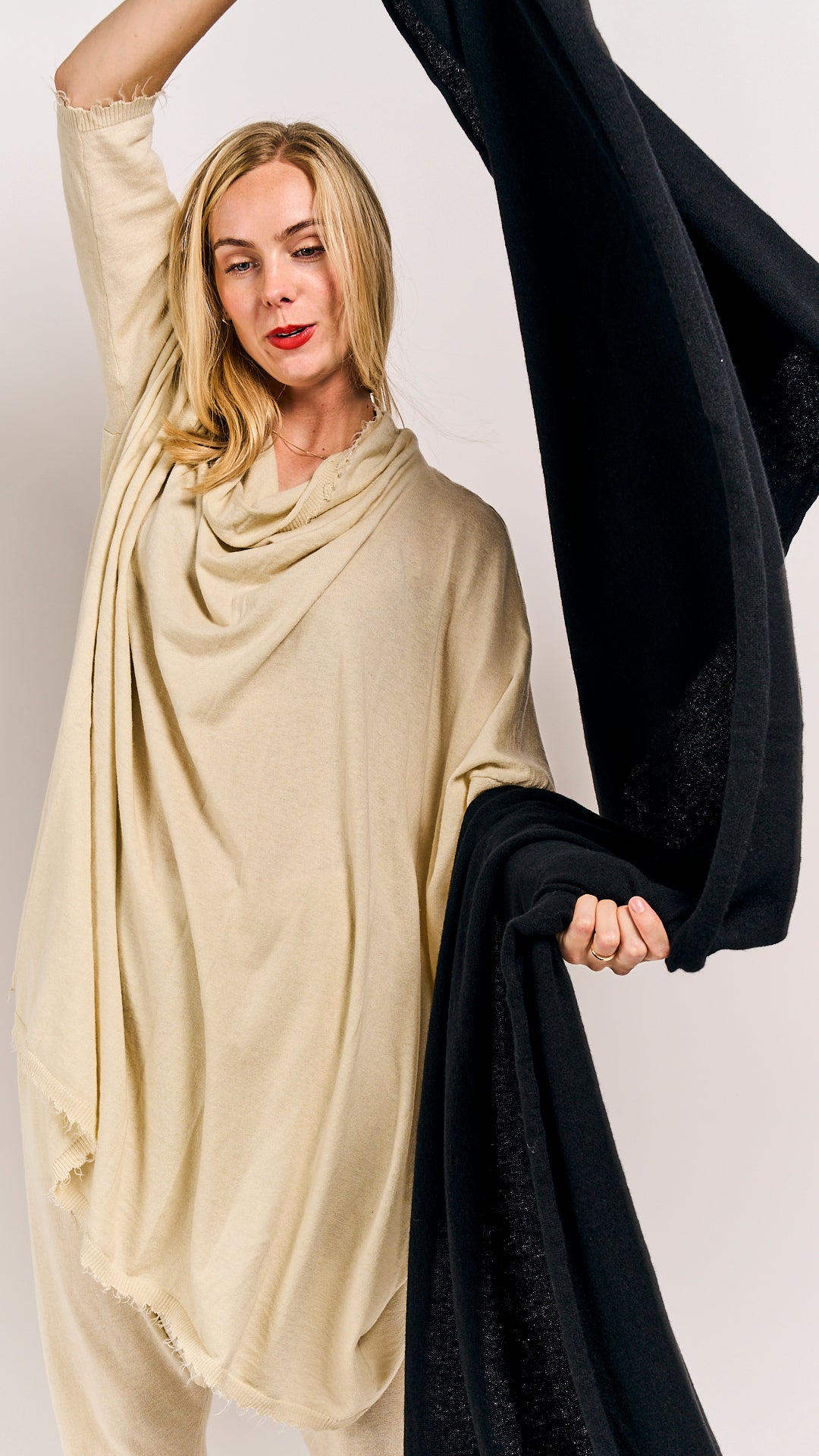 Rundholz Mainline Shawl Black