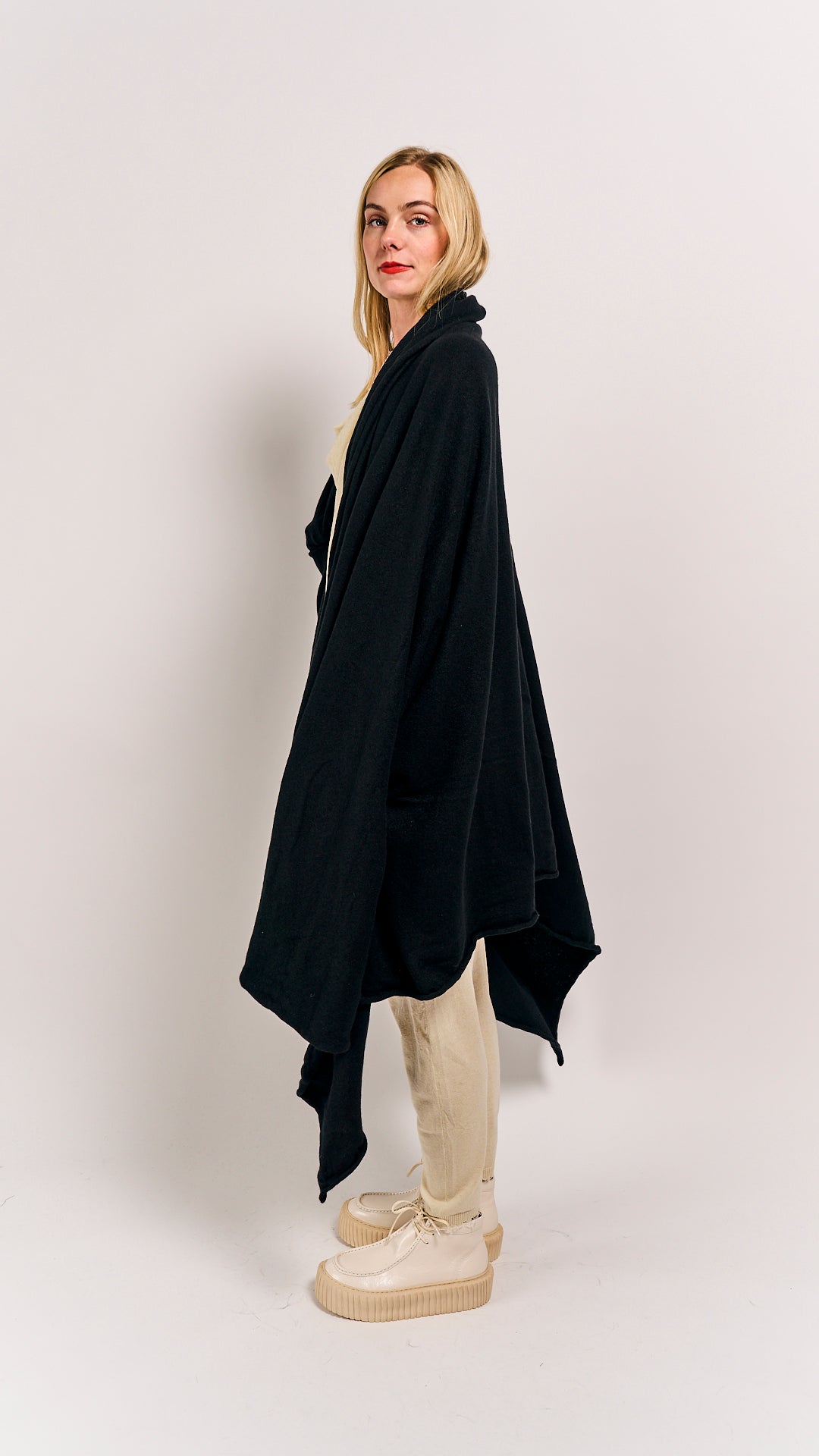 Rundholz Mainline Shawl Black