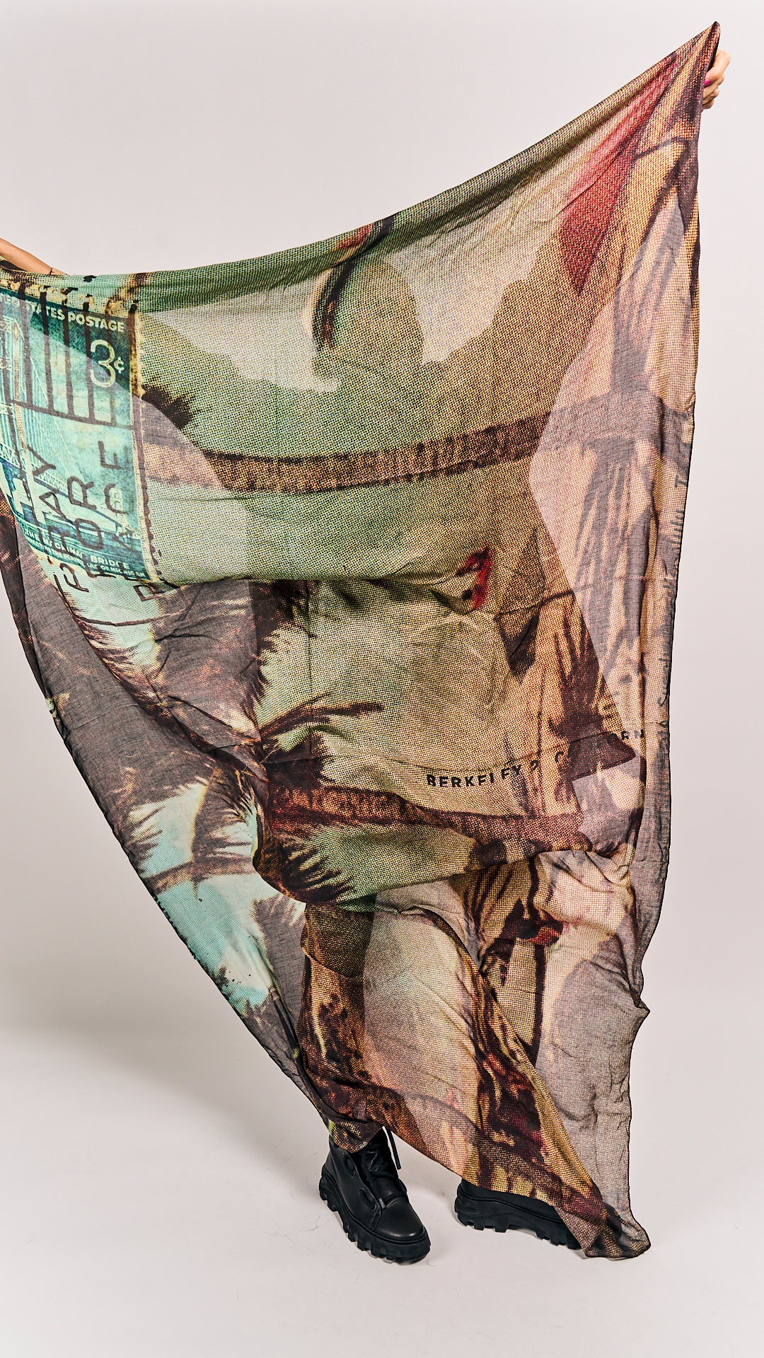Rundholz DIP Shawl Bermuda Print 1