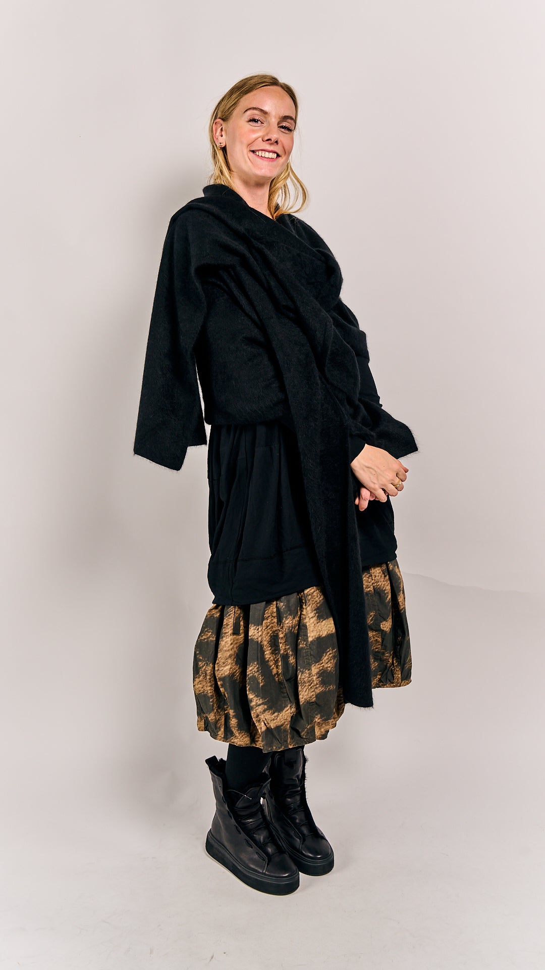 Rundholz Mainline Racoon Shawl Black