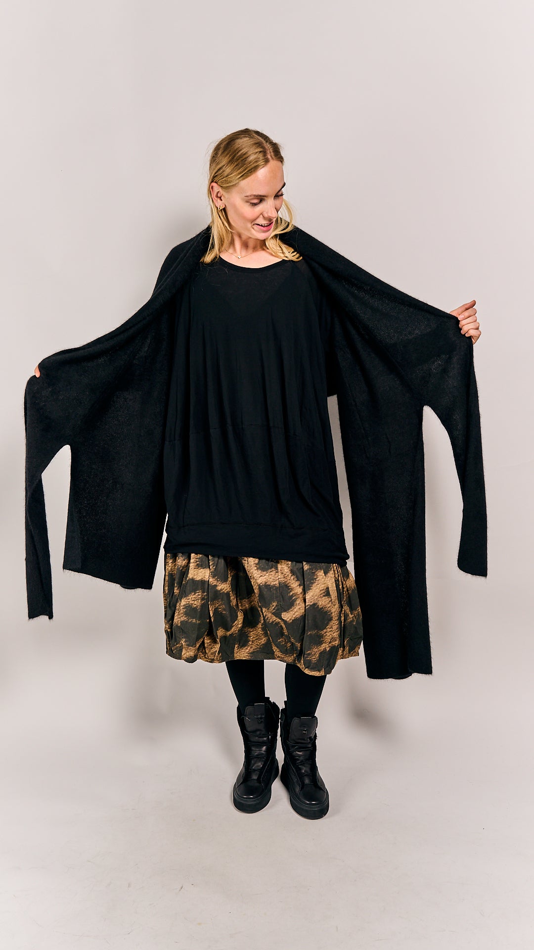 Rundholz Mainline Racoon Shawl Black