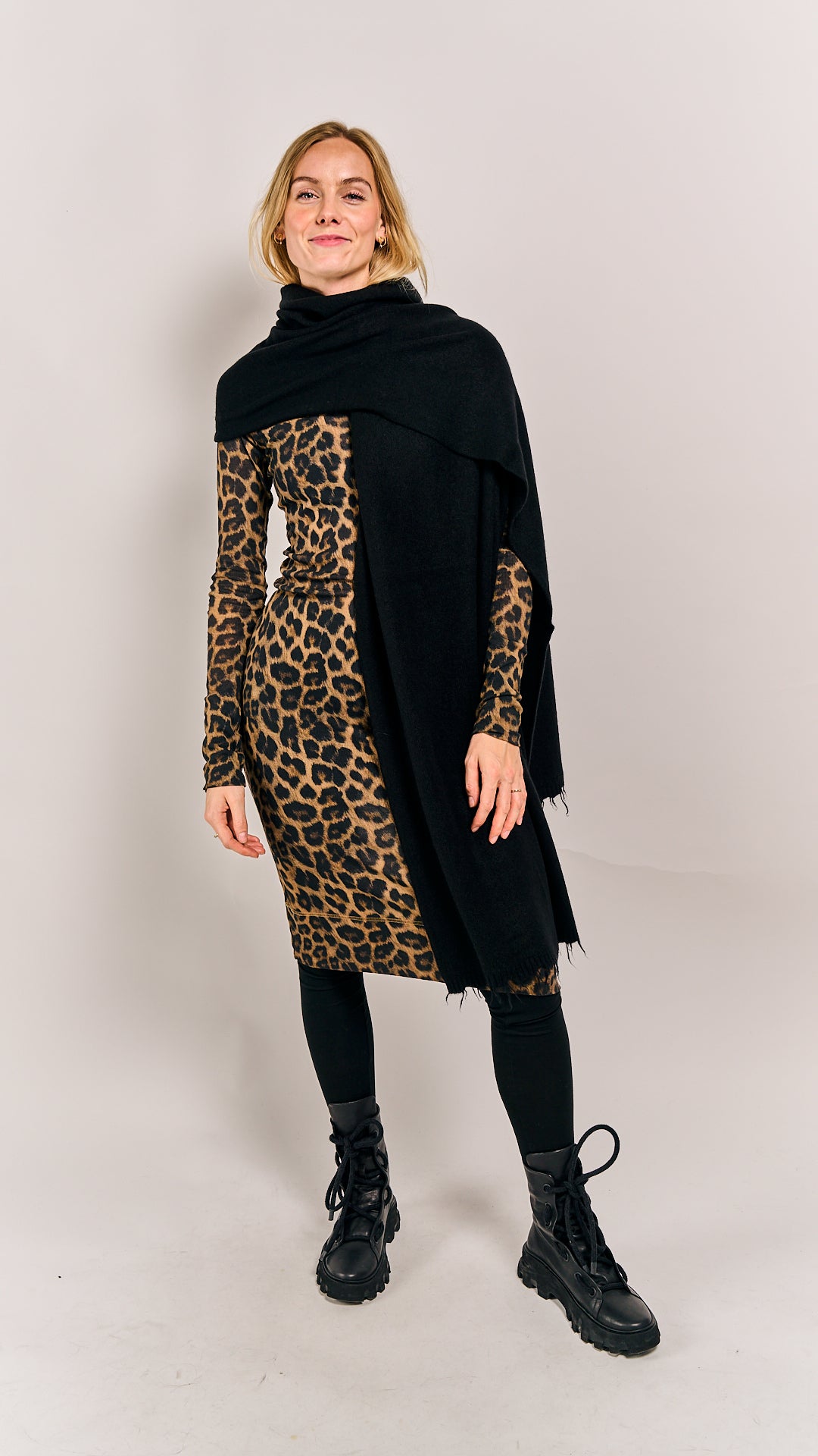 Rundholz Mainline Shawl Black