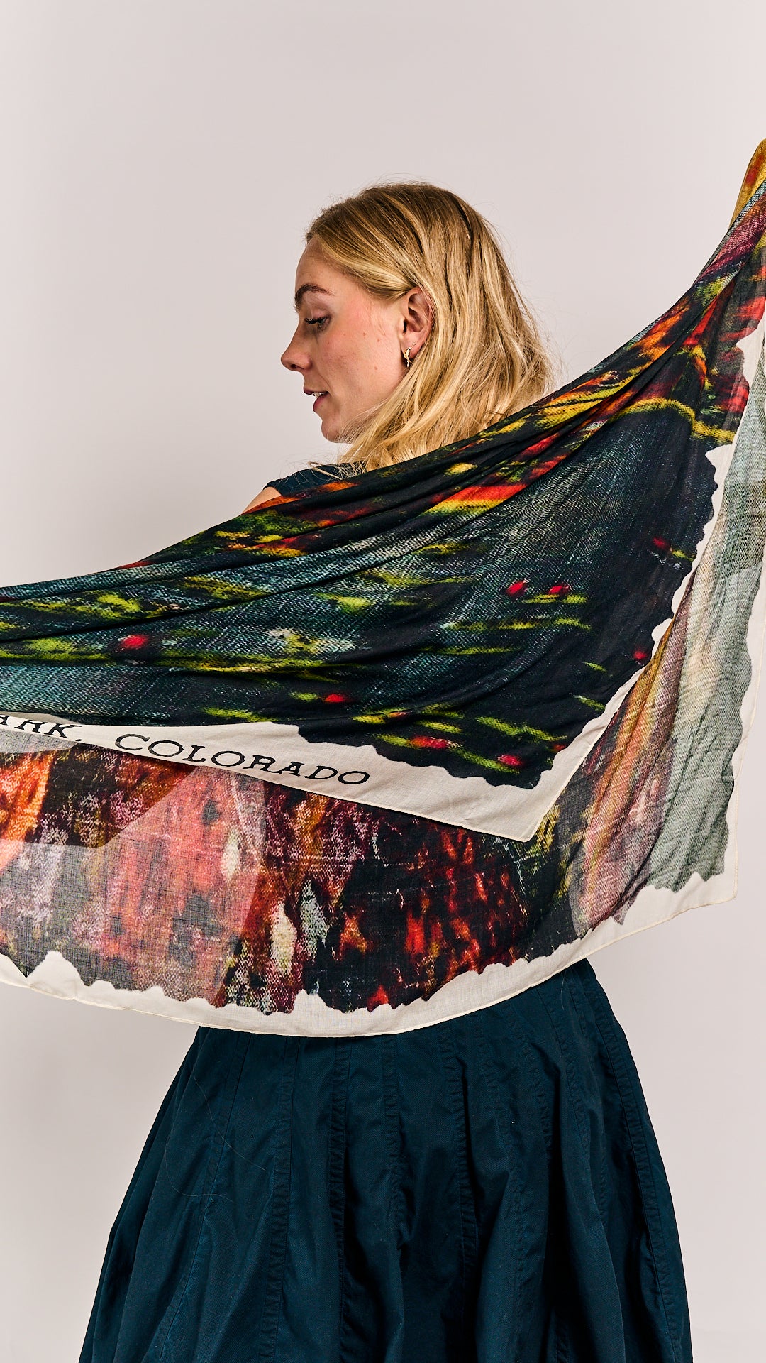 Rundholz Black Label Shawl Forest Print