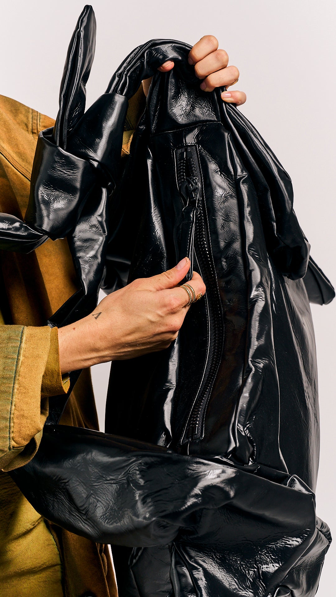Rundholz Mainline Bag Black