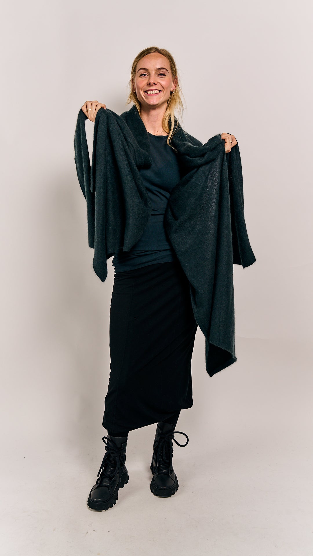 Rundholz Mainline Racoon Shawl Petrol
