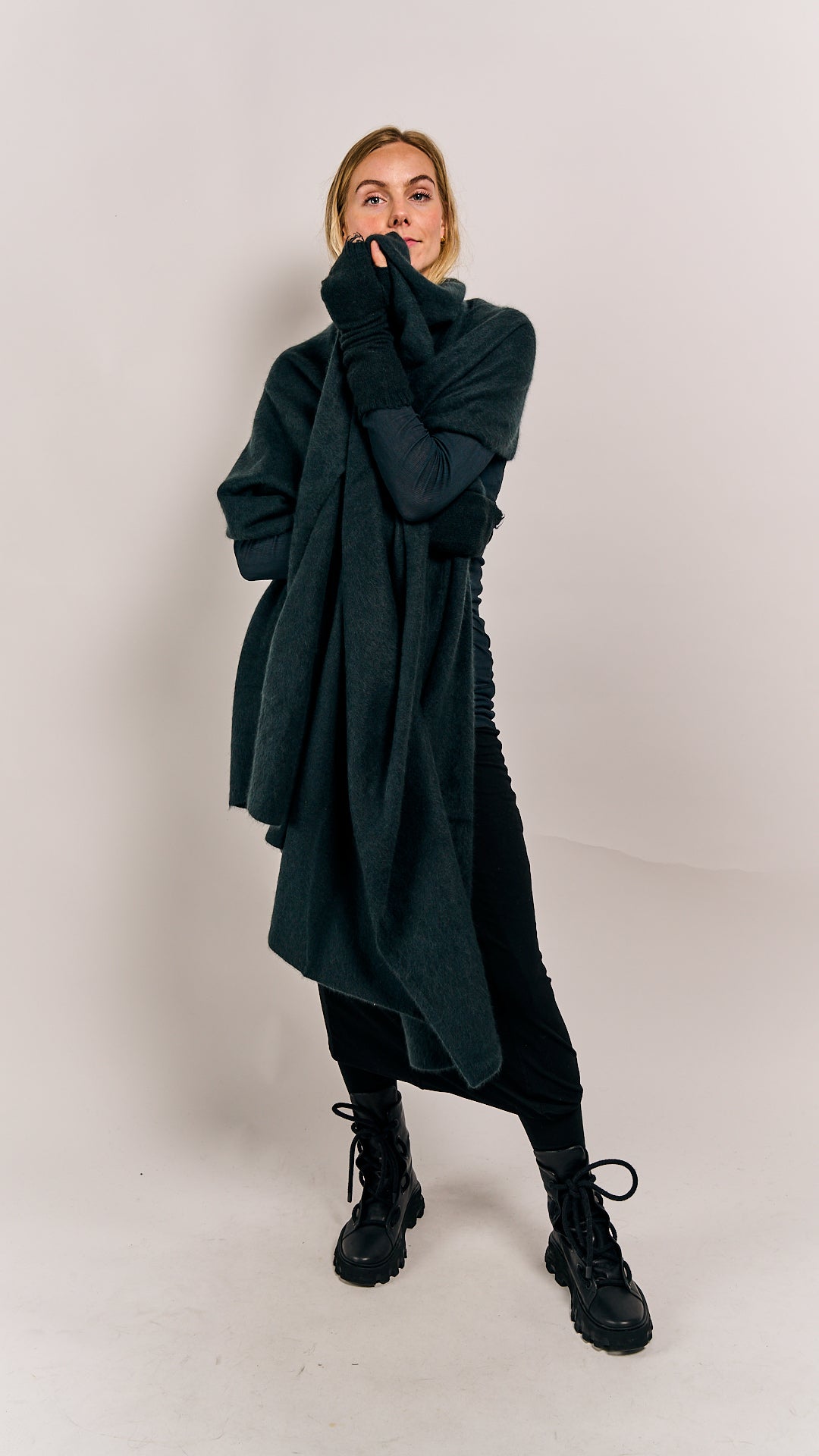 Rundholz Mainline Racoon Shawl Petrol