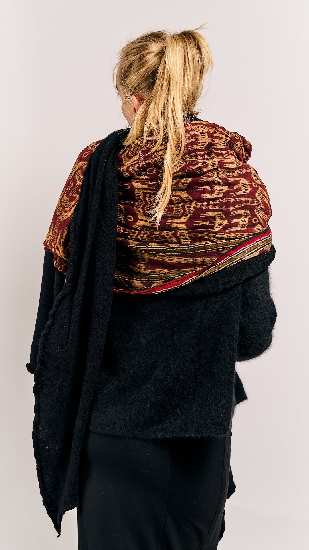 Rundholz DIP Shawl Black