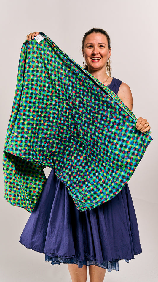 Rundholz DIP Shawl Scene Flock Print