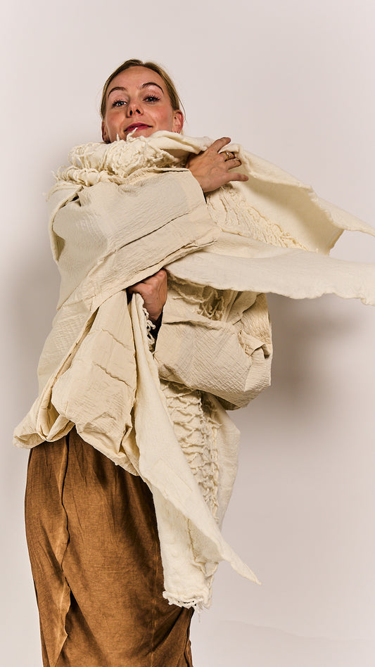 Rundholz DIP Shawl Ivory