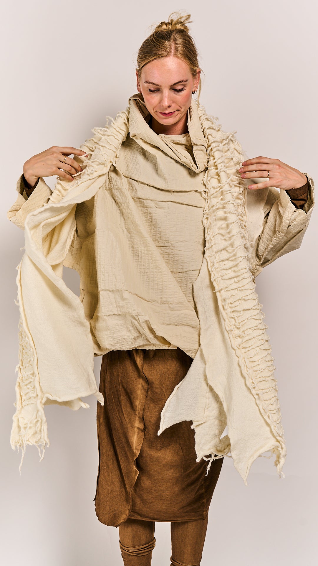 Rundholz DIP Shawl Ivory