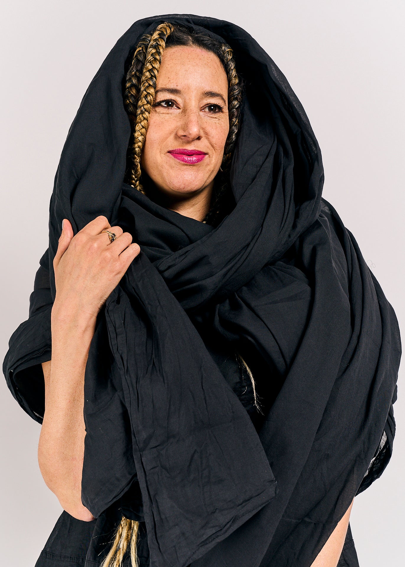 DIP Shawl Black Paper