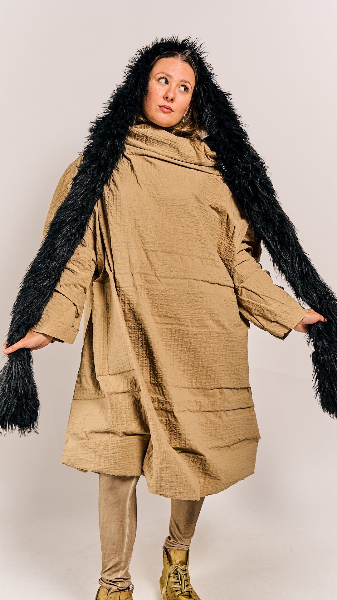 Rundholz DIP Shawl/Hood Black Cloud