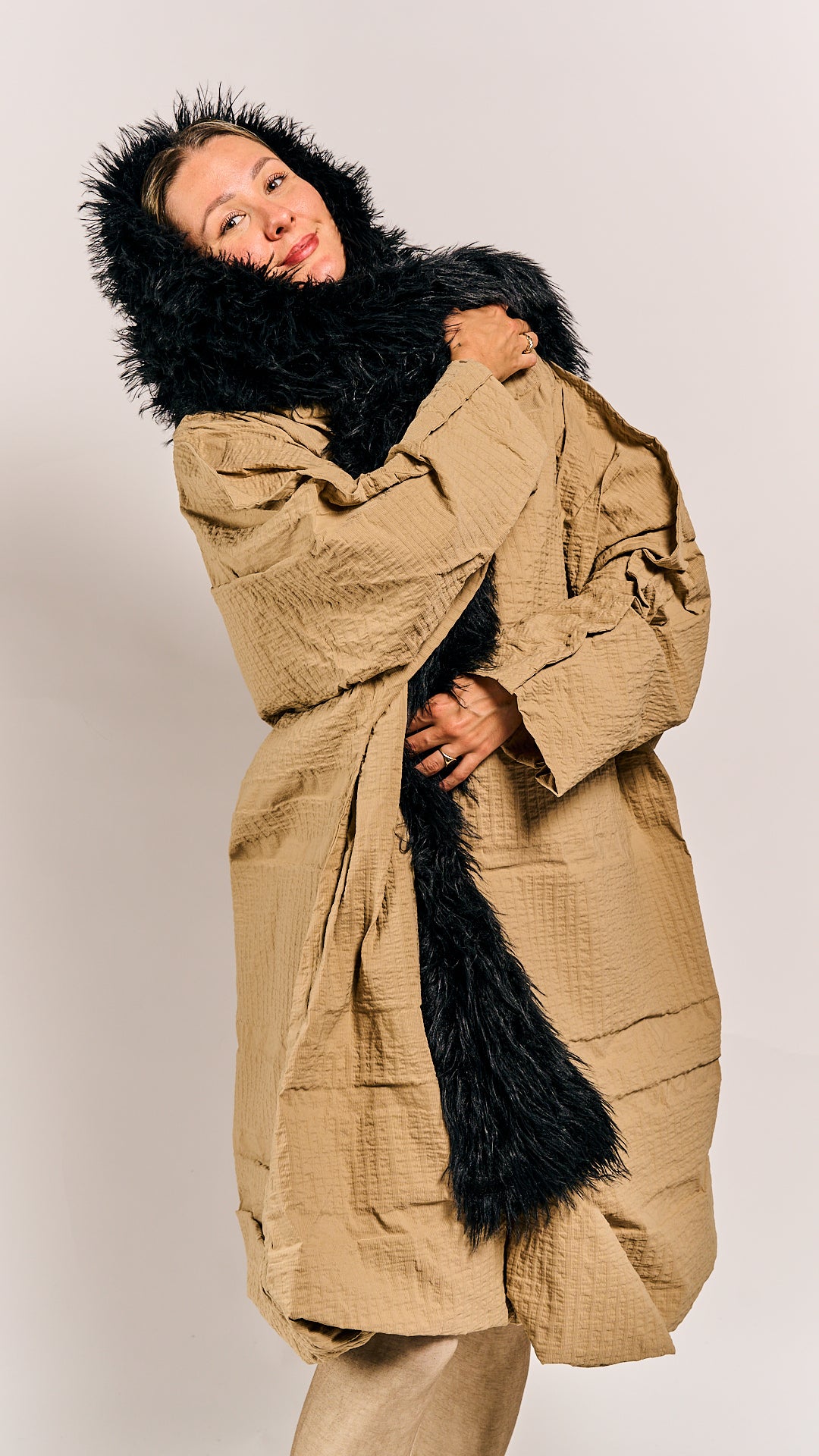 Rundholz DIP Shawl/Hood Black Cloud