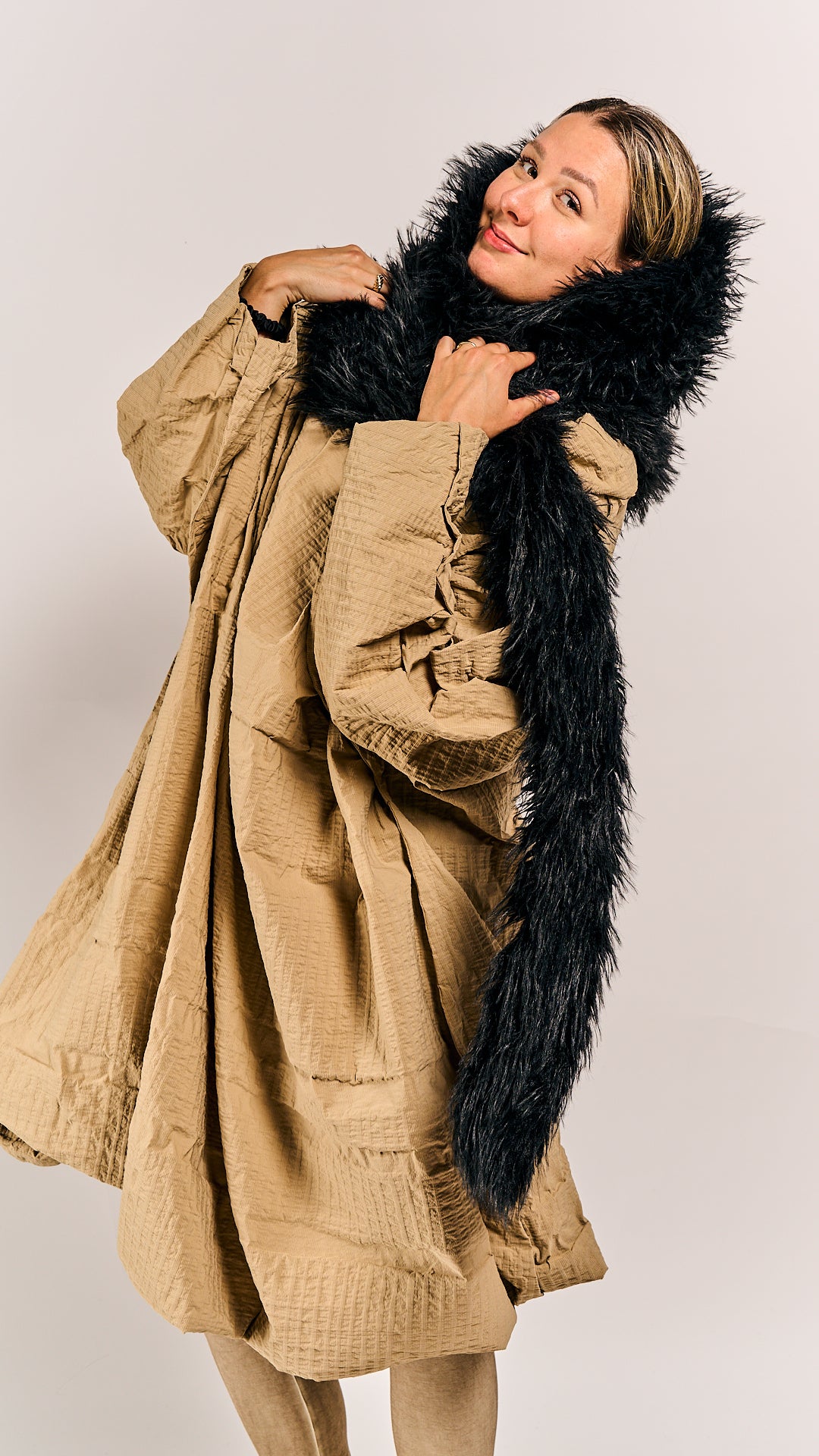 Rundholz DIP Shawl/Hood Black Cloud
