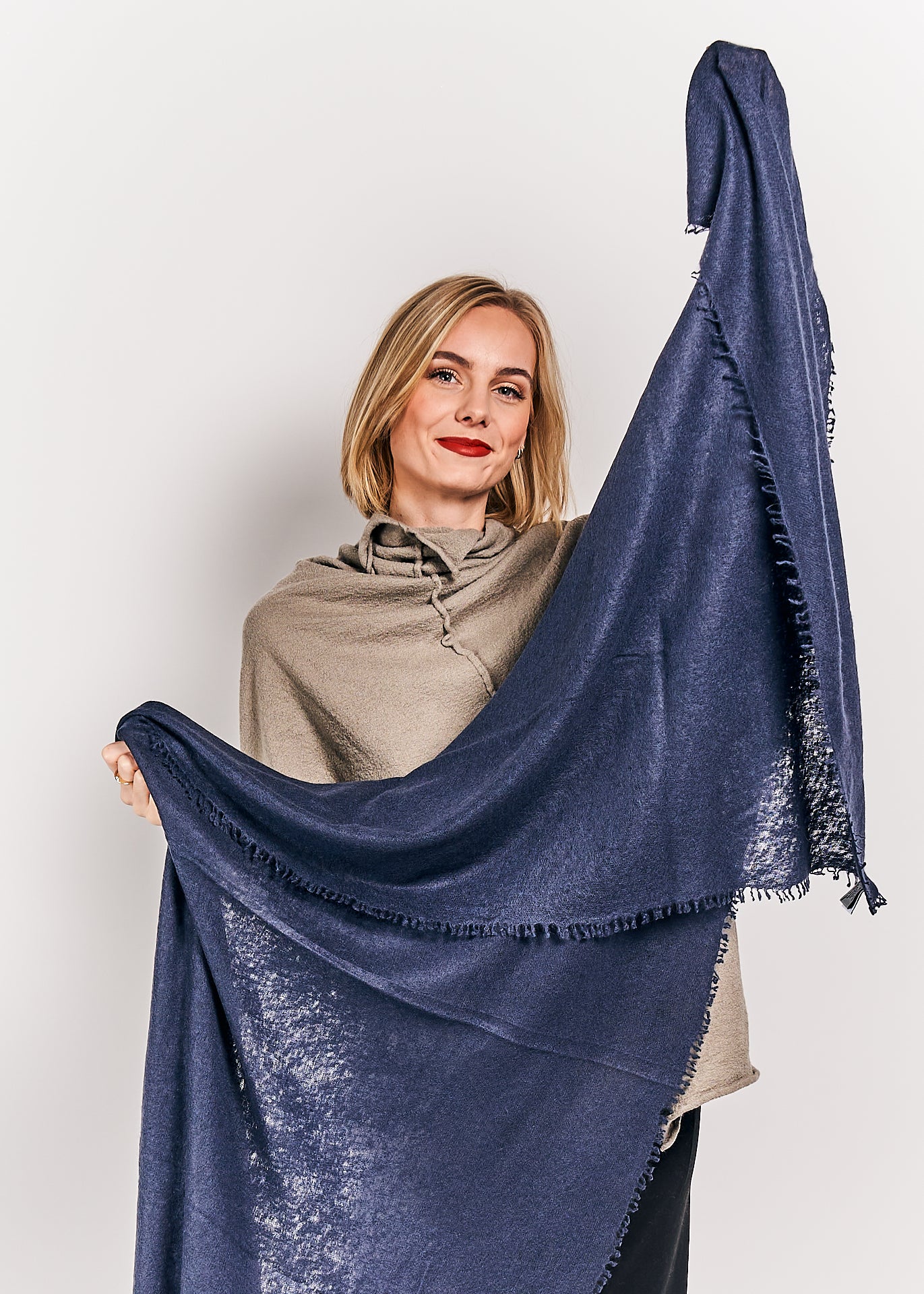 Purschoen Shawl Navy Dark