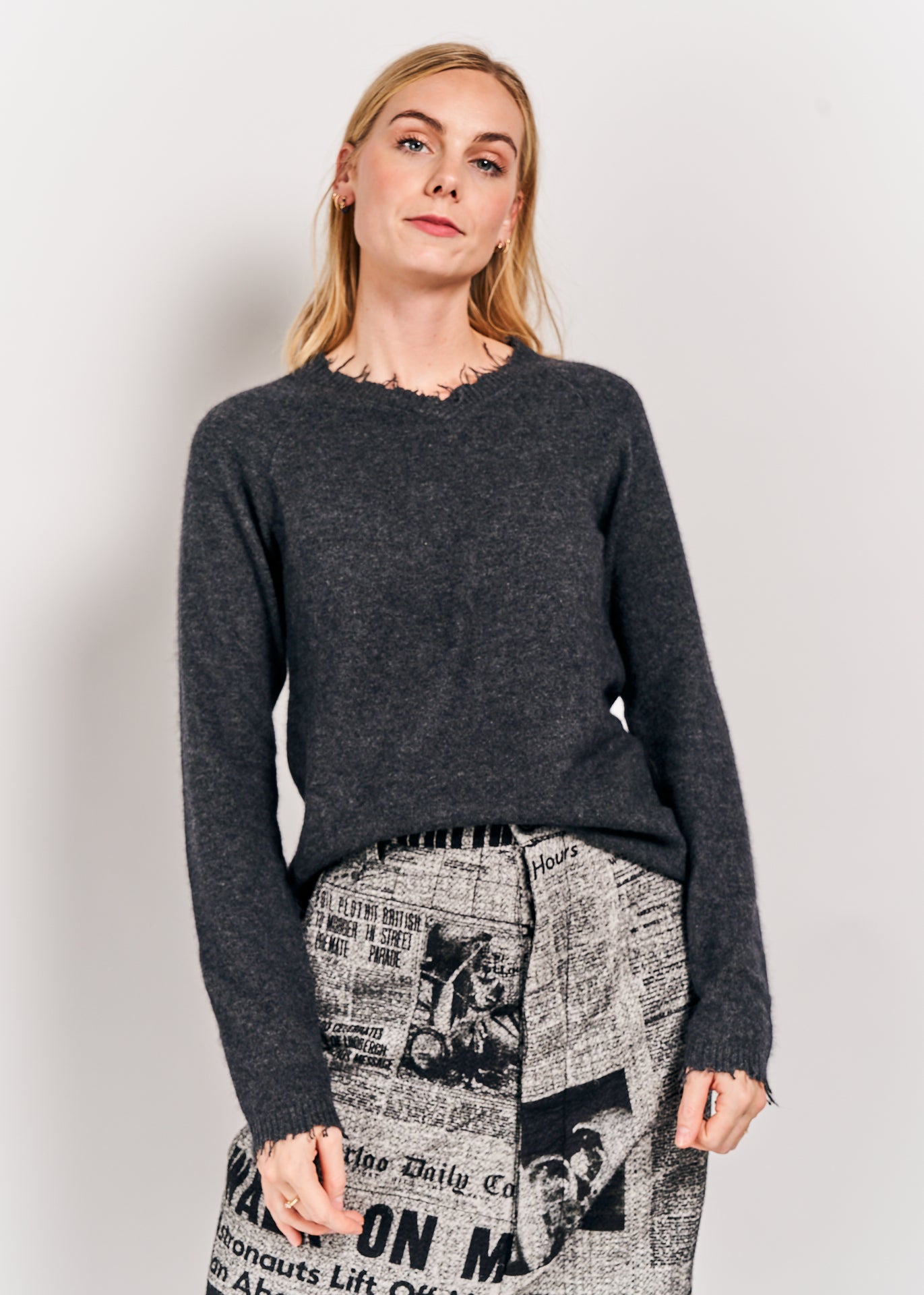 Rundholz DIP Pullover Coal