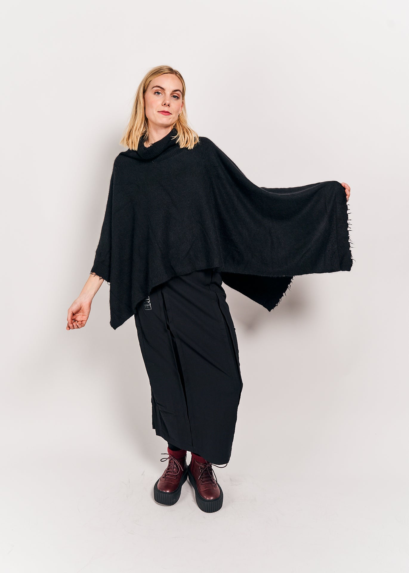 Rundholz DIP Poncho-Shawl Black