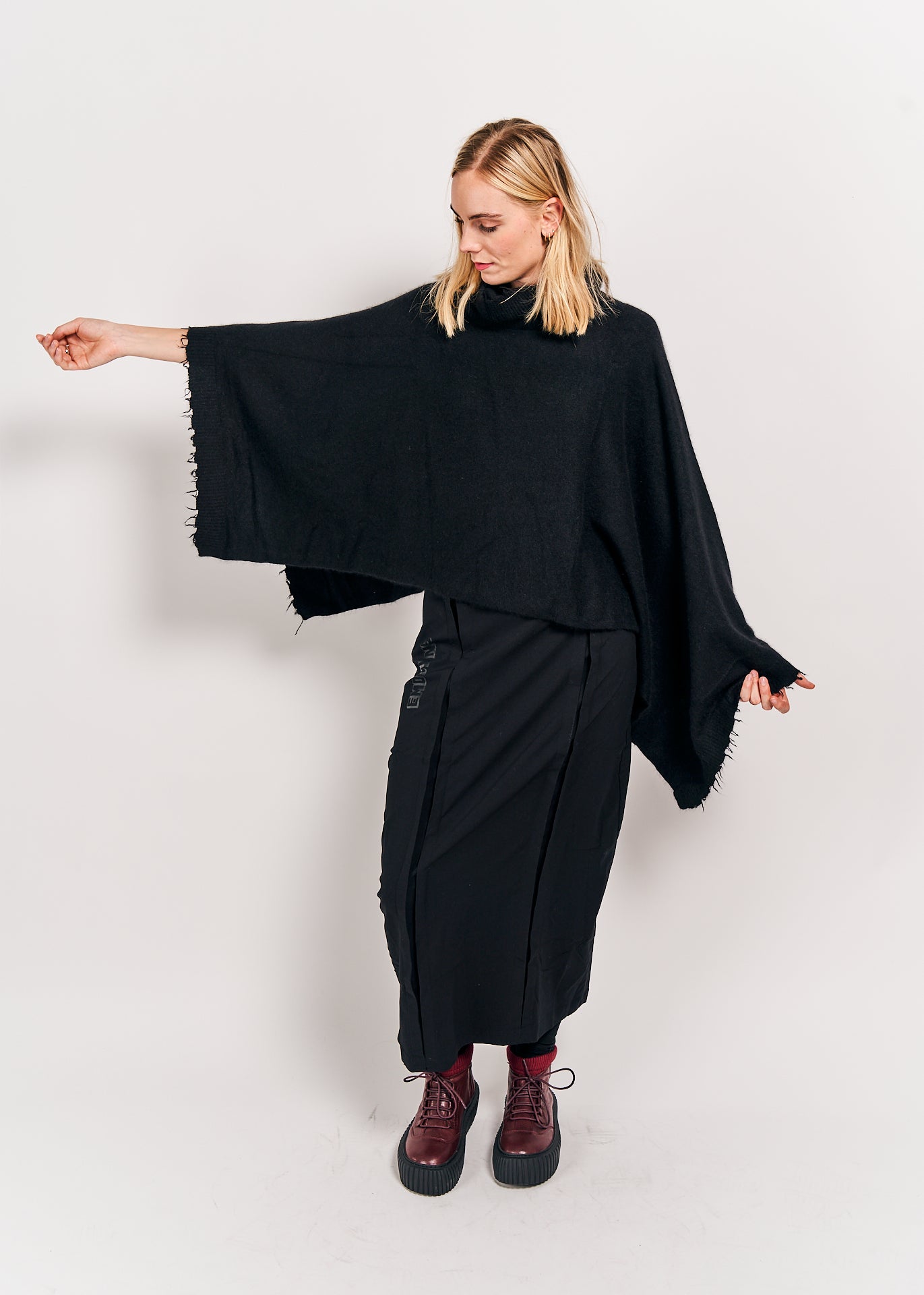 Rundholz DIP Poncho-Shawl Black