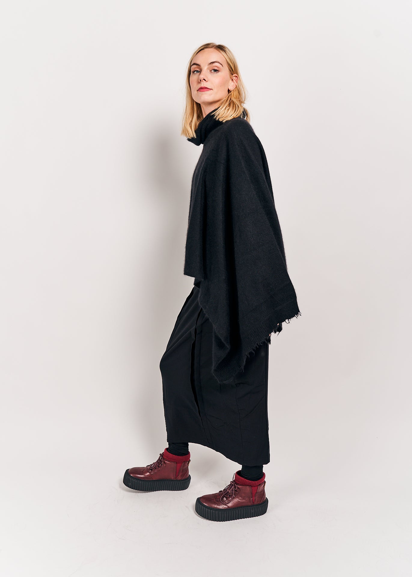 Rundholz DIP Poncho-Shawl Black