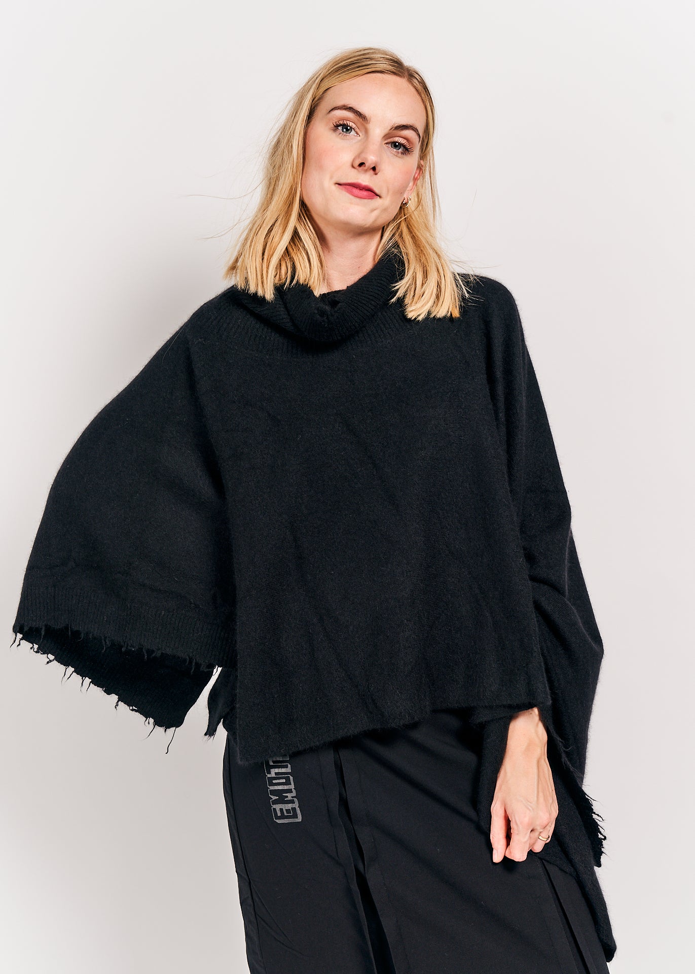 Rundholz DIP Poncho-Shawl Black