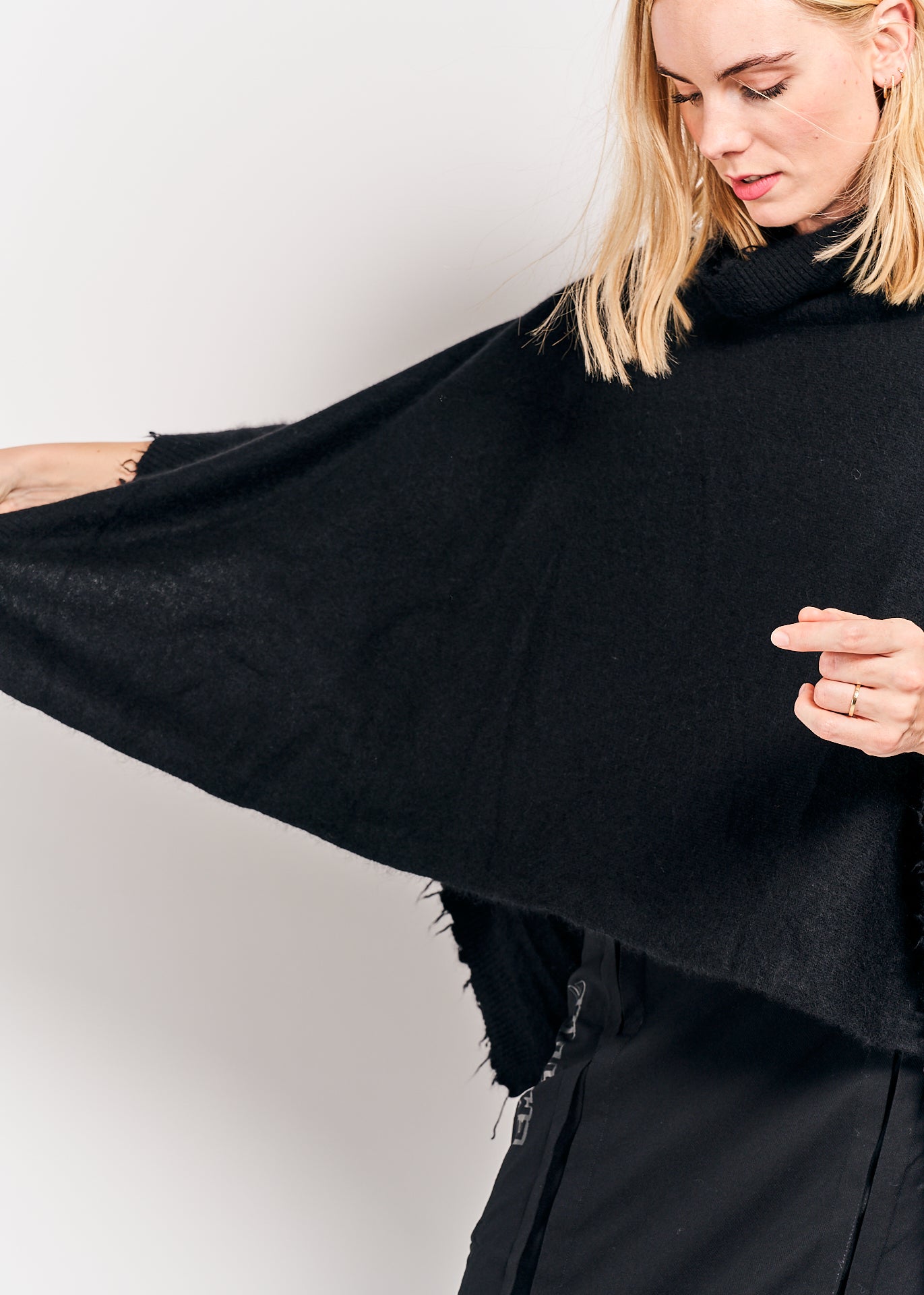 Rundholz DIP Poncho-Shawl Black