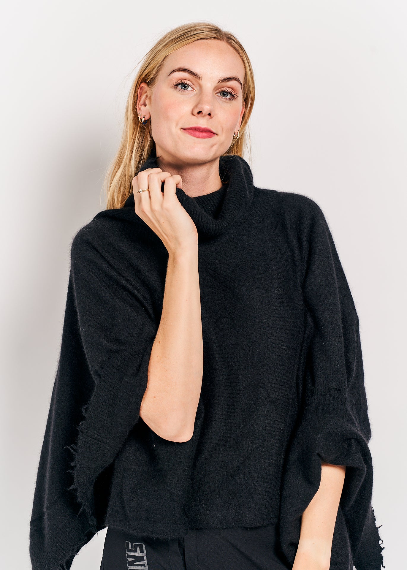 Rundholz DIP Poncho-Shawl Black