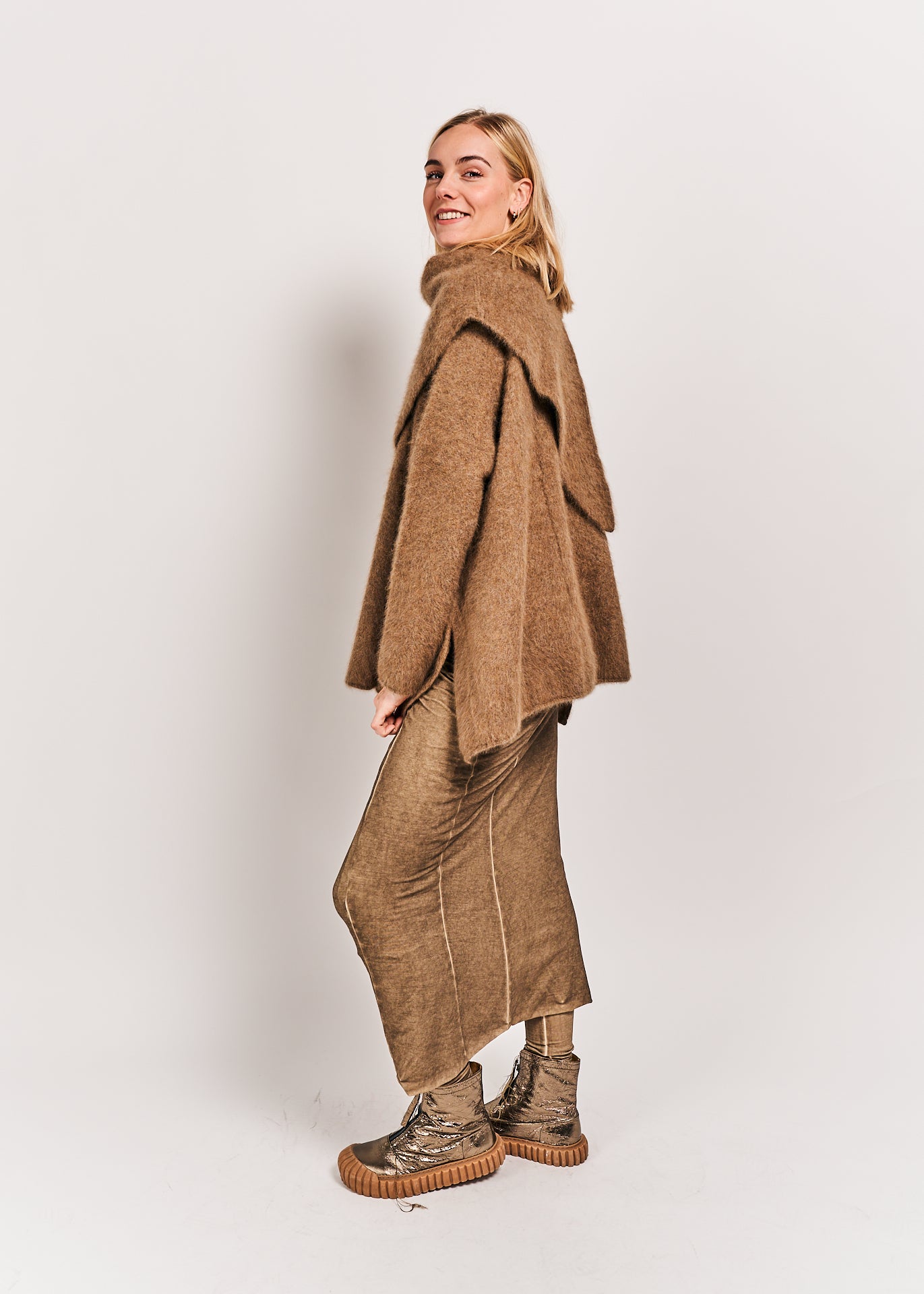 Rundholz Mainline Raccoon Pullover Camel Mel