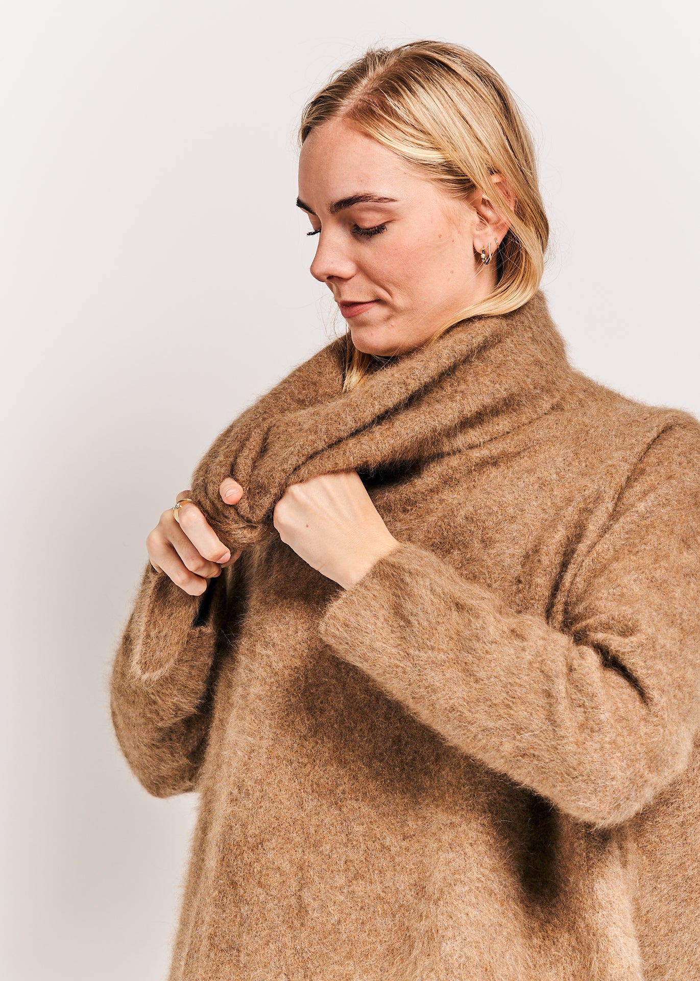 Rundholz Mainline Raccoon Pullover Camel Mel