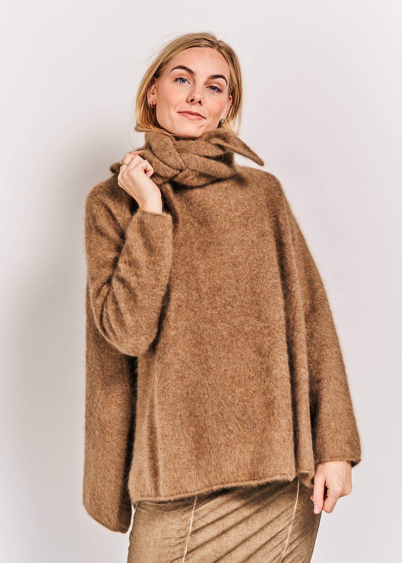 Rundholz Mainline Raccoon Pullover Camel Mel