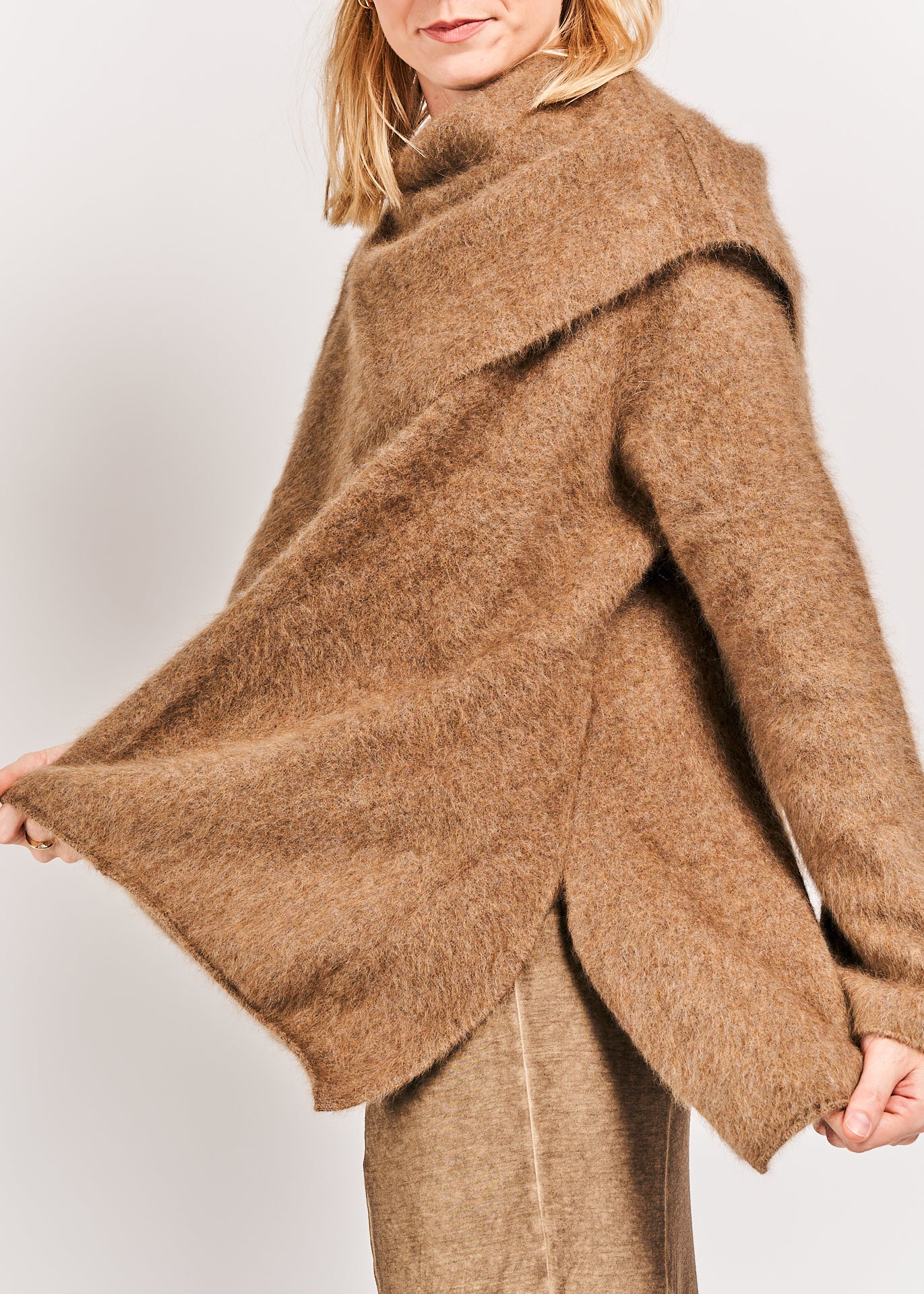 Rundholz Mainline Raccoon Pullover Camel Mel